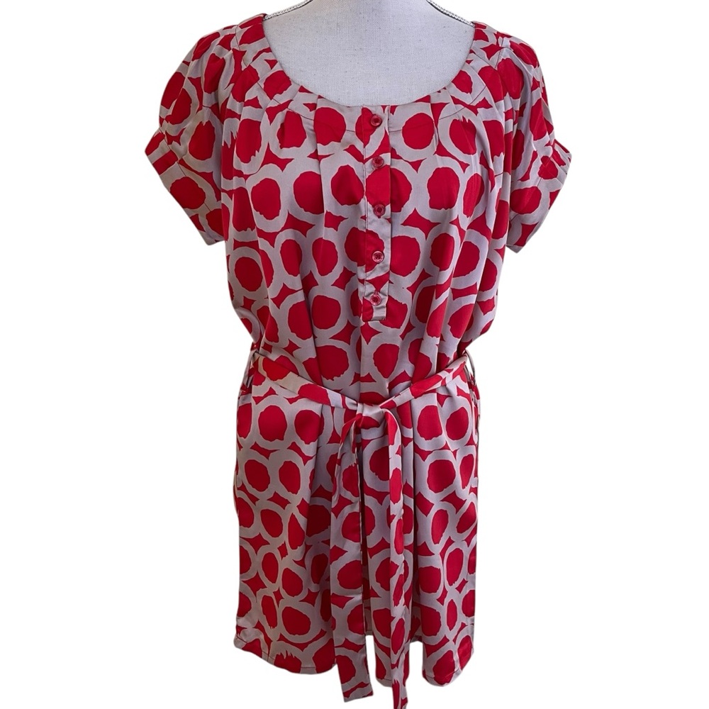 Antilia Femme Red/Tan Geometric Print Stretch Satin Short Sleeve Mini Dress L